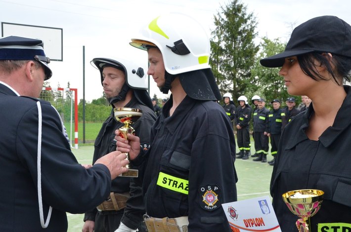 Kiełpin i Legbąd strażakami stoją