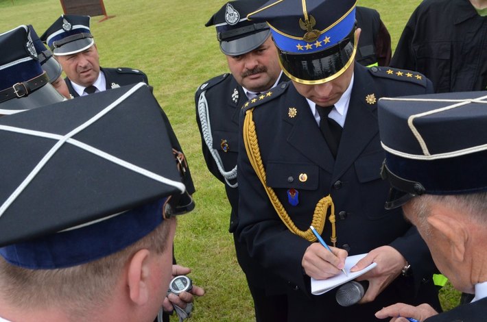 Kiełpin i Legbąd strażakami stoją