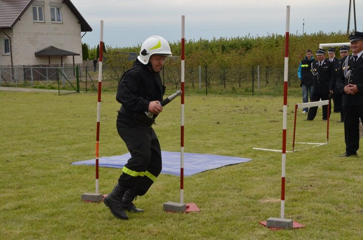 Kiełpin i Legbąd strażakami stoją