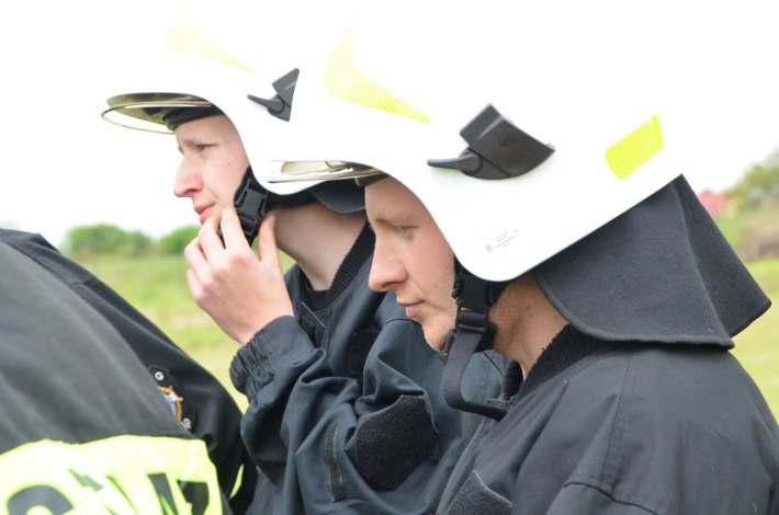 Kiełpin i Legbąd strażakami stoją