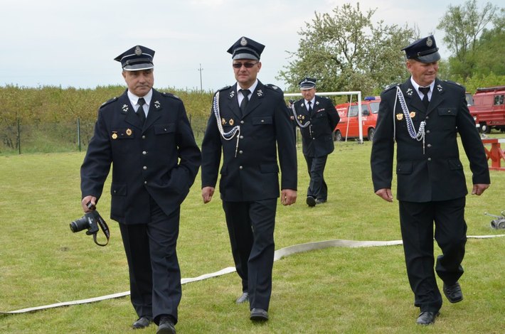 Kiełpin i Legbąd strażakami stoją