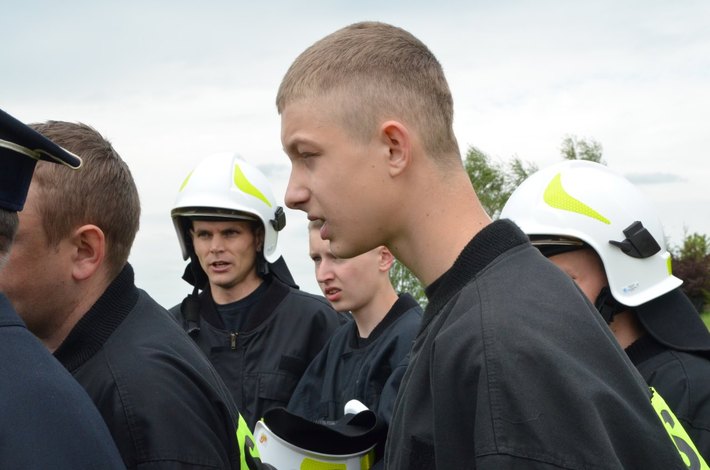 Kiełpin i Legbąd strażakami stoją