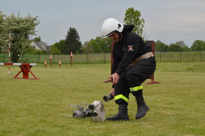 Kiełpin i Legbąd strażakami stoją