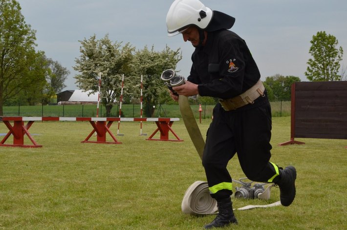 Kiełpin i Legbąd strażakami stoją