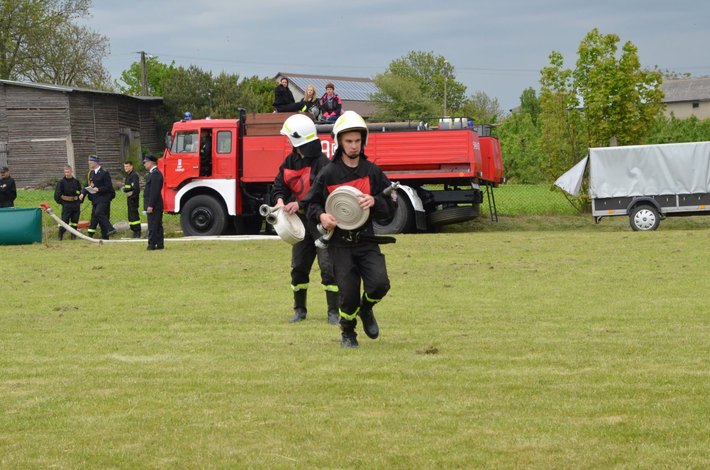 Kiełpin i Legbąd strażakami stoją