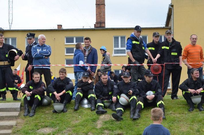 Kiełpin i Legbąd strażakami stoją