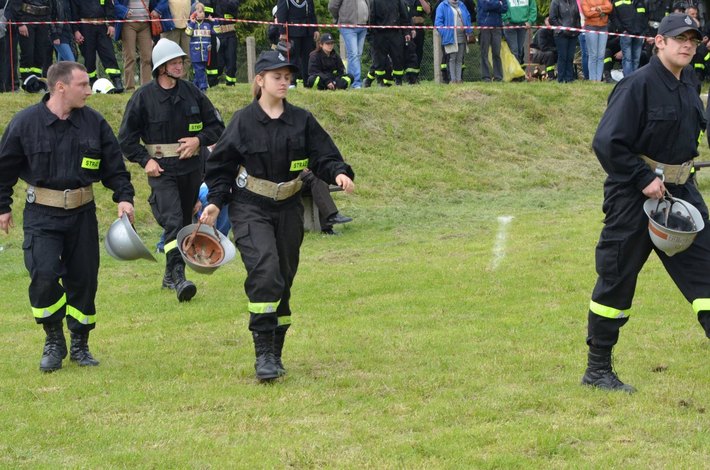 Kiełpin i Legbąd strażakami stoją