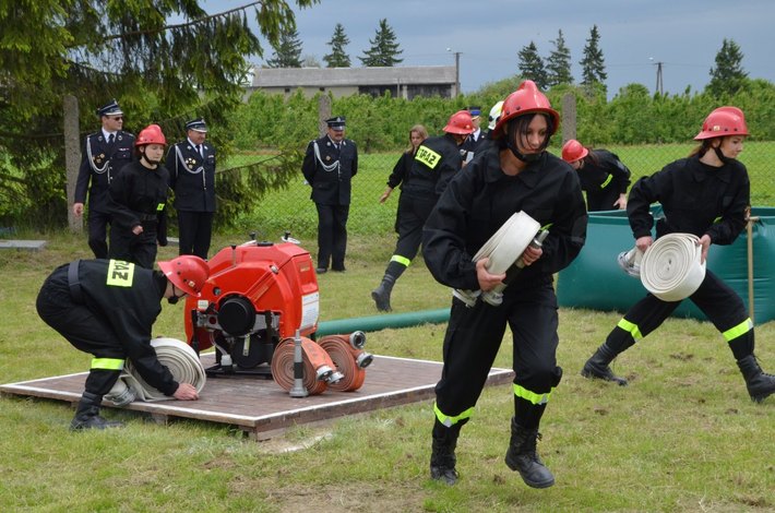 Kiełpin i Legbąd strażakami stoją