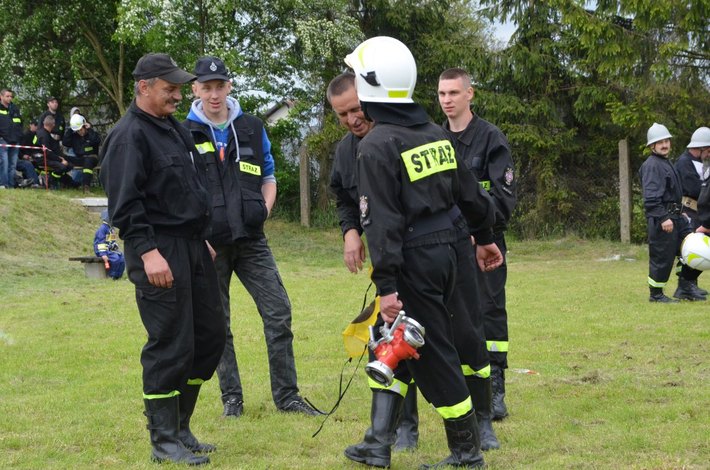 Kiełpin i Legbąd strażakami stoją