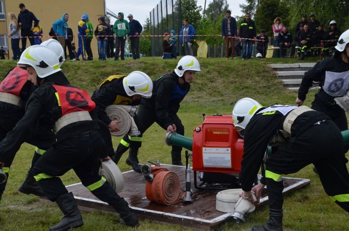 Kiełpin i Legbąd strażakami stoją