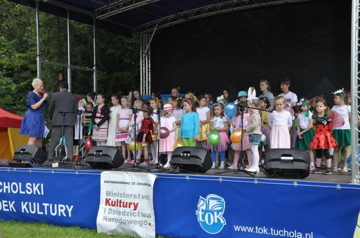 Dzieci przejęły tucholski park Zamkowy GALERIA