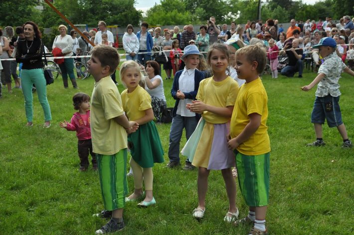 Dzieci przejęły tucholski park Zamkowy GALERIA