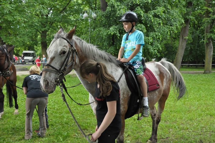 Dzieci przejęły tucholski park Zamkowy GALERIA
