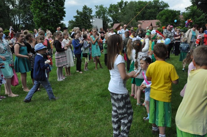 Dzieci przejęły tucholski park Zamkowy GALERIA