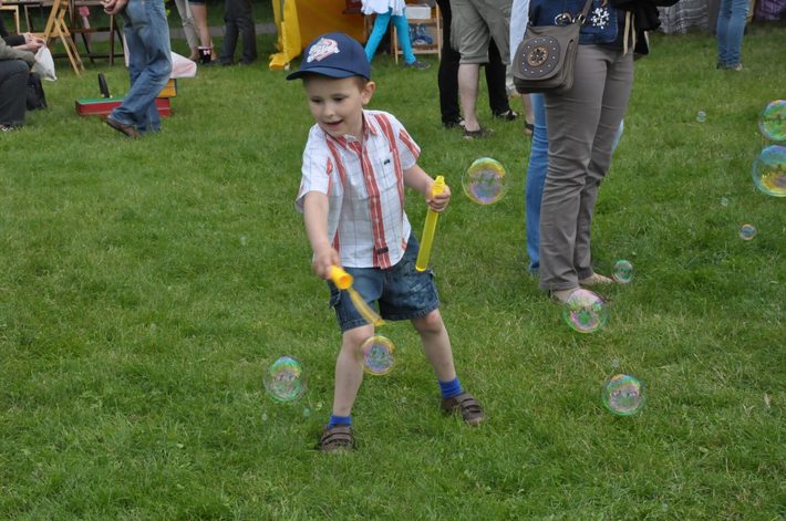 Dzieci przejęły tucholski park Zamkowy GALERIA