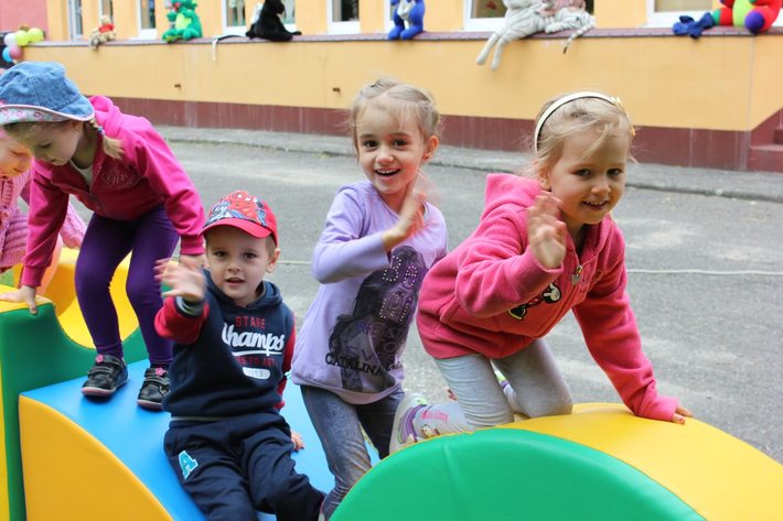 Tańce, śpiewy w przedszkolu GALERIA