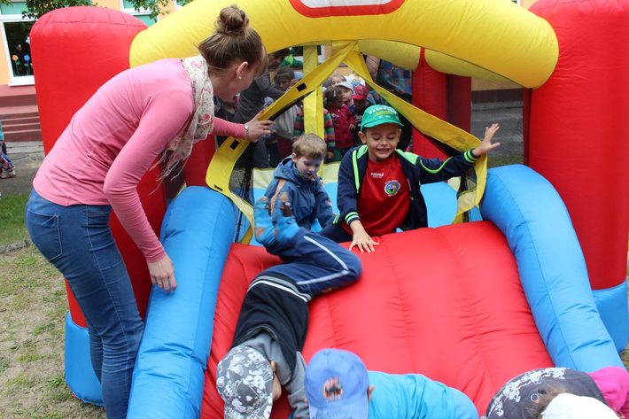 Tańce, śpiewy w przedszkolu GALERIA