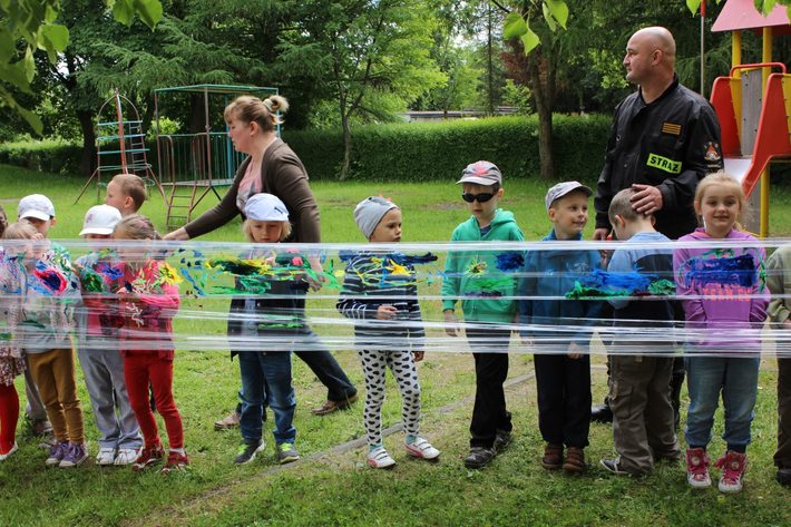 Tańce, śpiewy w przedszkolu GALERIA