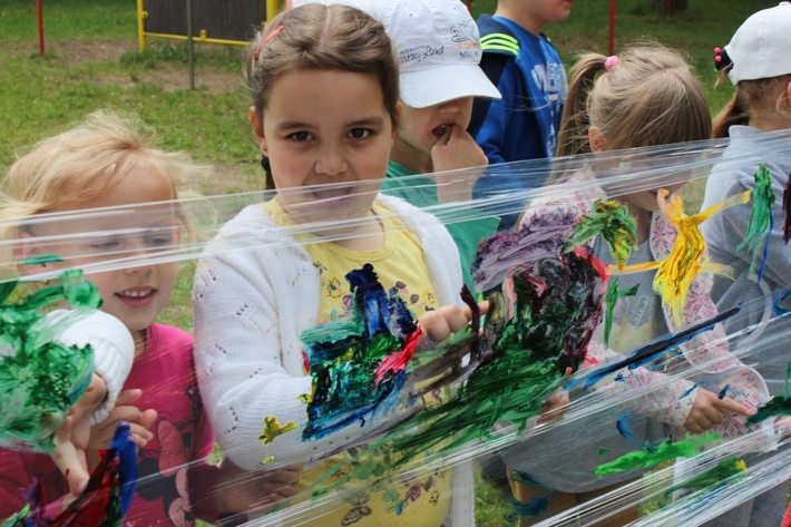 Tańce, śpiewy w przedszkolu GALERIA