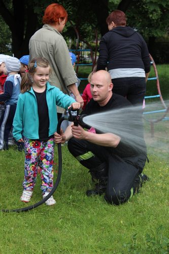 Tańce, śpiewy w przedszkolu GALERIA