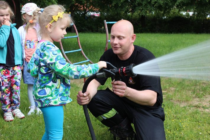 Tańce, śpiewy w przedszkolu GALERIA