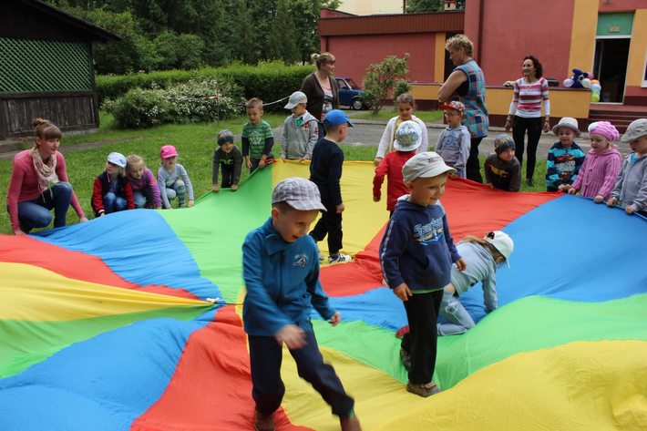 Tańce, śpiewy w przedszkolu GALERIA