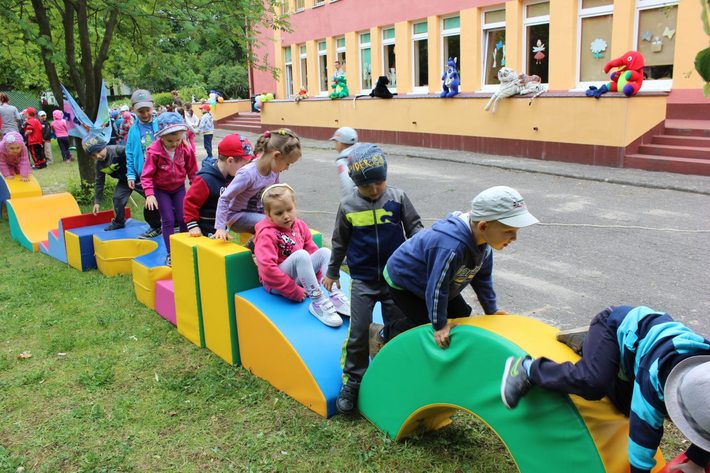 Tańce, śpiewy w przedszkolu GALERIA