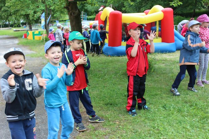 Tańce, śpiewy w przedszkolu GALERIA