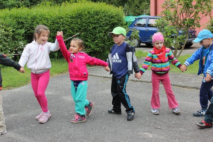 Tańce, śpiewy w przedszkolu GALERIA