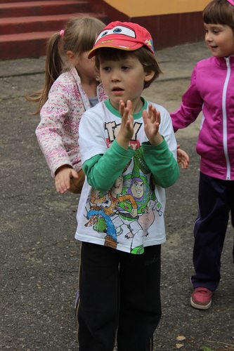 Tańce, śpiewy w przedszkolu GALERIA