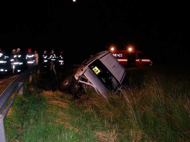 AKTUALIZACJA Bus z uczniami rozbił się pod Bysławiem  ZDJĘCIA