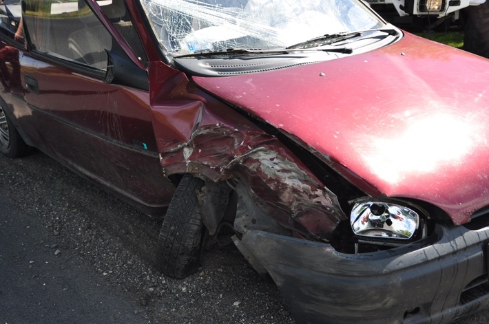 Samochodem w drzewo  ZDJĘCIA