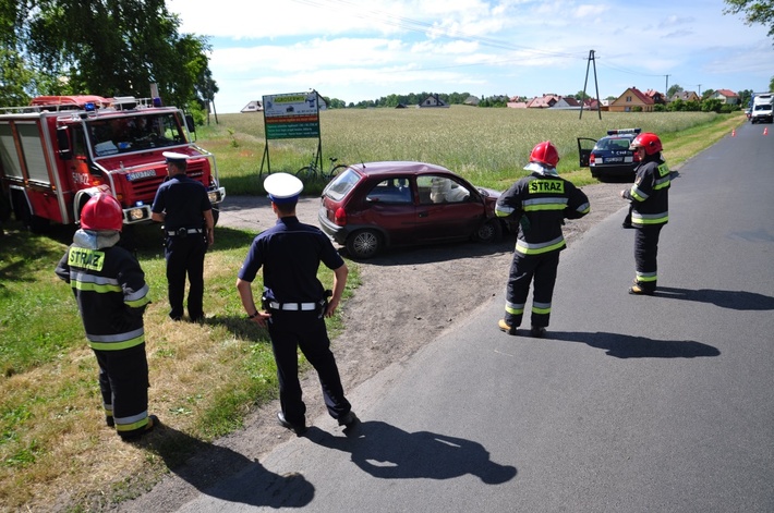 Samochodem w drzewo  ZDJĘCIA