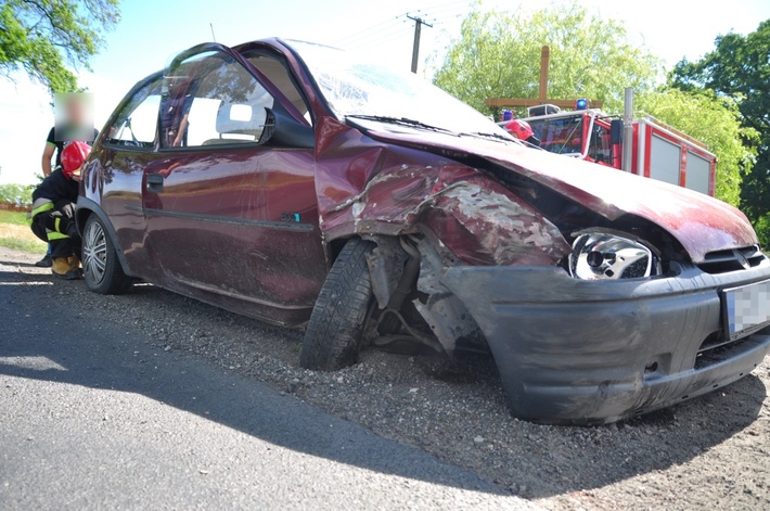 Samochodem w drzewo  ZDJĘCIA