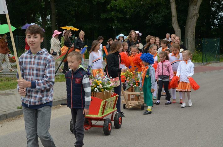 Parada kwiatowa przeszła przez wieś ZDJĘCIA