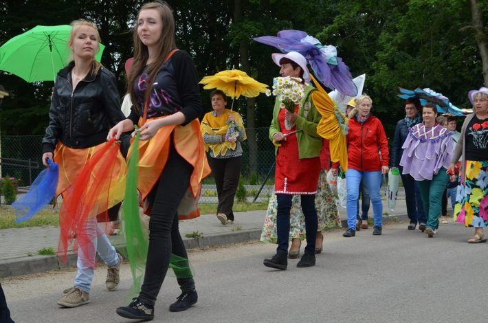 Parada kwiatowa przeszła przez wieś ZDJĘCIA