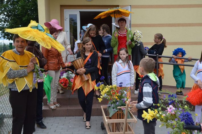 Parada kwiatowa przeszła przez wieś ZDJĘCIA