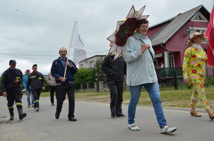 Parada kwiatowa przeszła przez wieś ZDJĘCIA