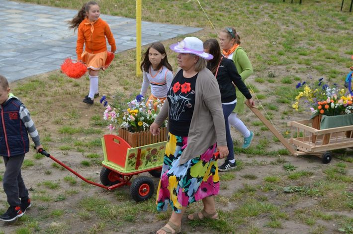 Parada kwiatowa przeszła przez wieś ZDJĘCIA