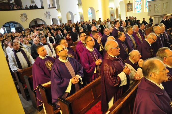 Tucholanie pożegnali księdza Lichosyta   ZDJĘCIA