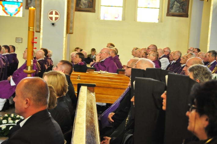 Tucholanie pożegnali księdza Lichosyta   ZDJĘCIA