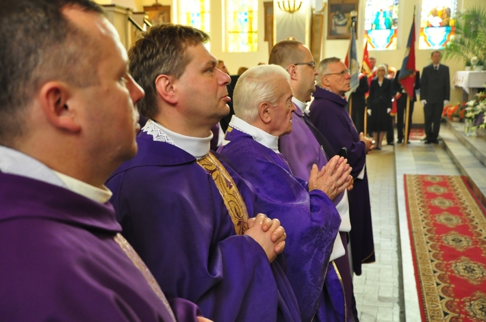 Tucholanie pożegnali księdza Lichosyta   ZDJĘCIA