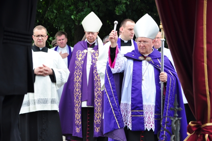 Tucholanie pożegnali księdza Lichosyta   ZDJĘCIA