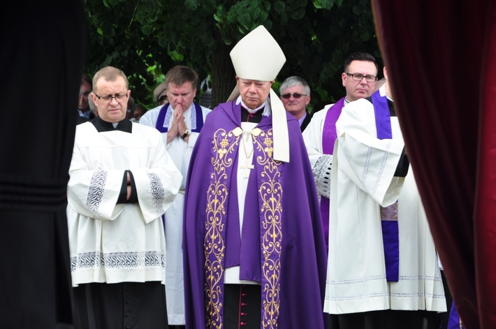 Tucholanie pożegnali księdza Lichosyta   ZDJĘCIA