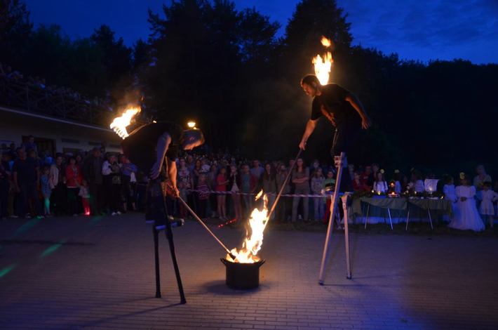 Siejące postrach czarownice i teatr ognia GALERIA