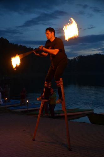 Siejące postrach czarownice i teatr ognia GALERIA