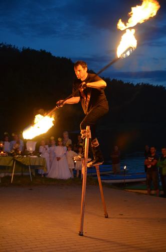 Siejące postrach czarownice i teatr ognia GALERIA