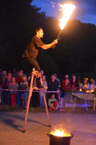 Siejące postrach czarownice i teatr ognia GALERIA
