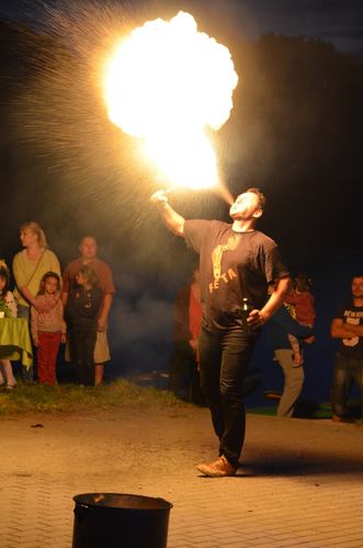 Siejące postrach czarownice i teatr ognia GALERIA