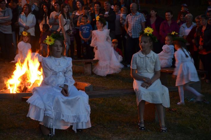 Siejące postrach czarownice i teatr ognia GALERIA